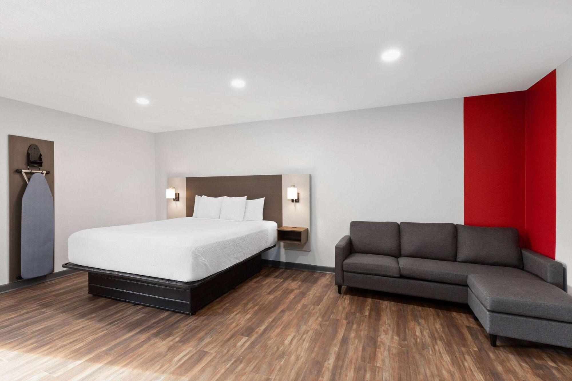 Ramada By Wyndham Bainbridge Hotel Екстериор снимка