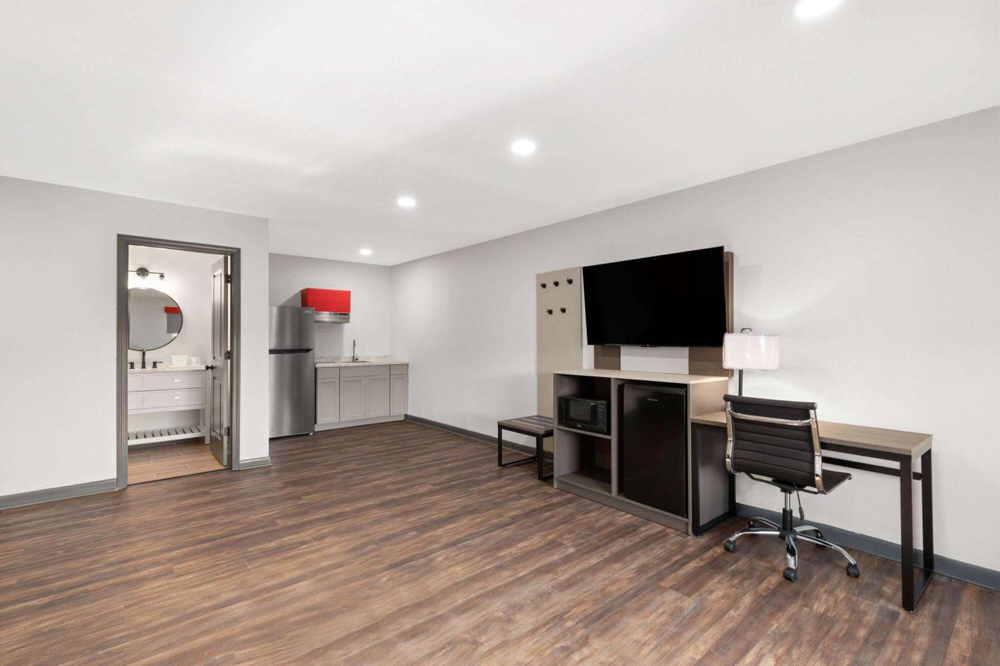 Ramada By Wyndham Bainbridge Hotel Екстериор снимка