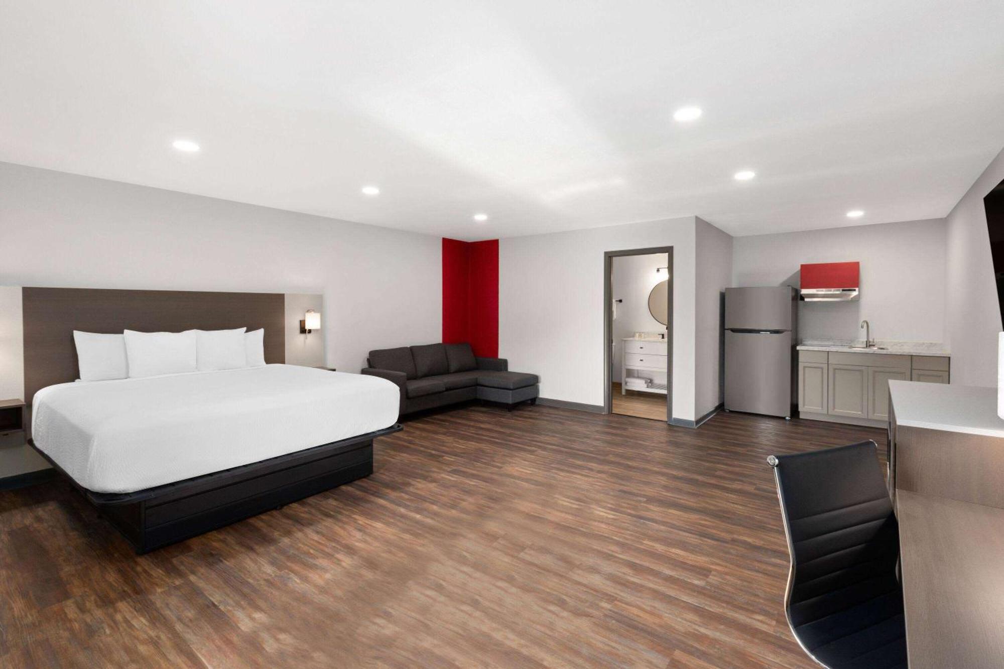 Ramada By Wyndham Bainbridge Hotel Екстериор снимка