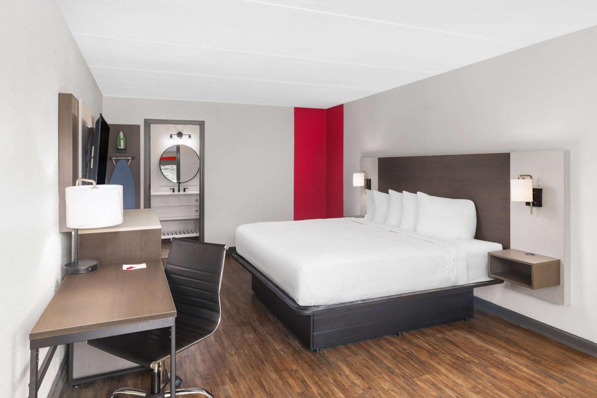 Ramada By Wyndham Bainbridge Hotel Екстериор снимка