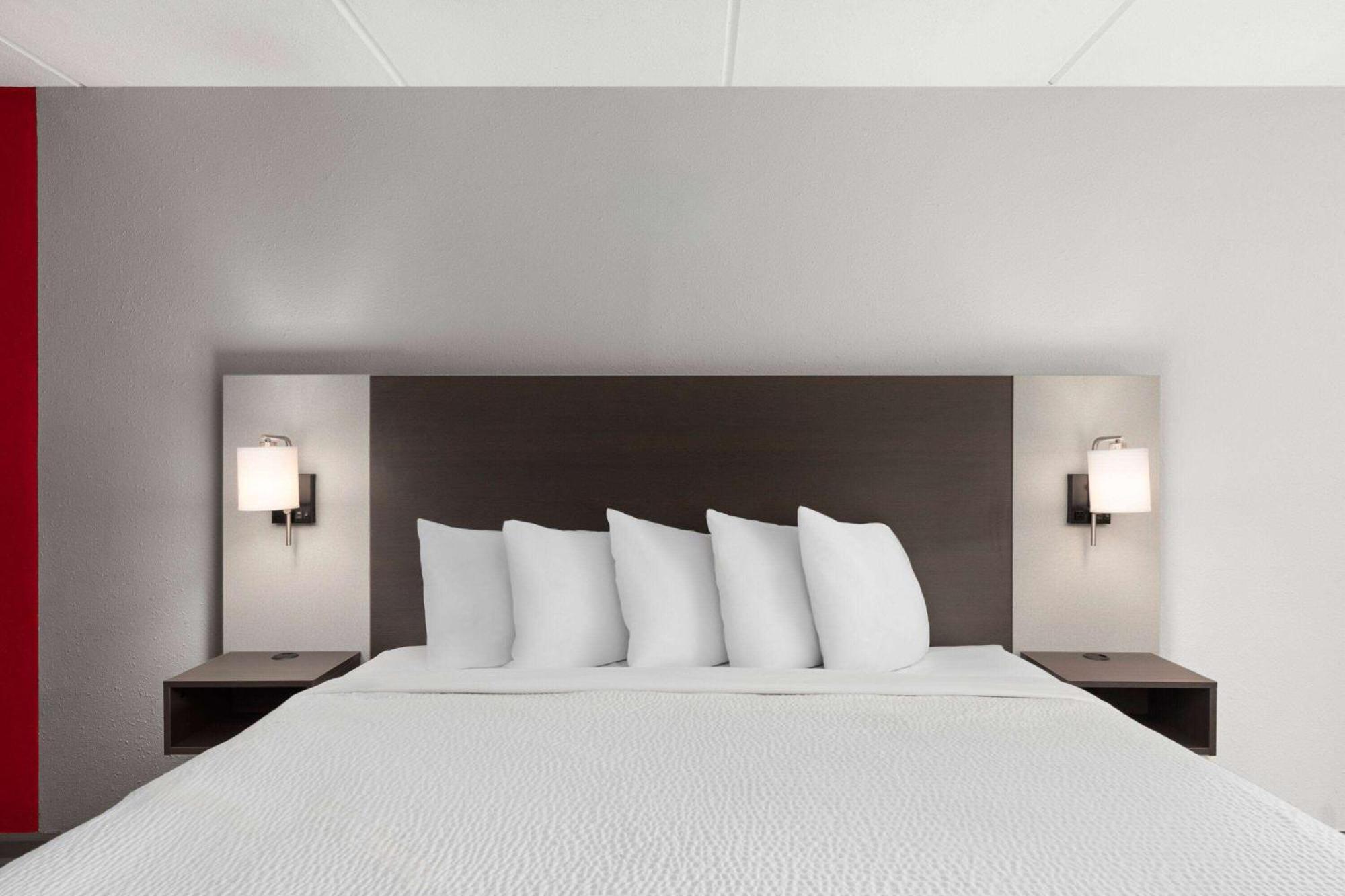 Ramada By Wyndham Bainbridge Hotel Екстериор снимка