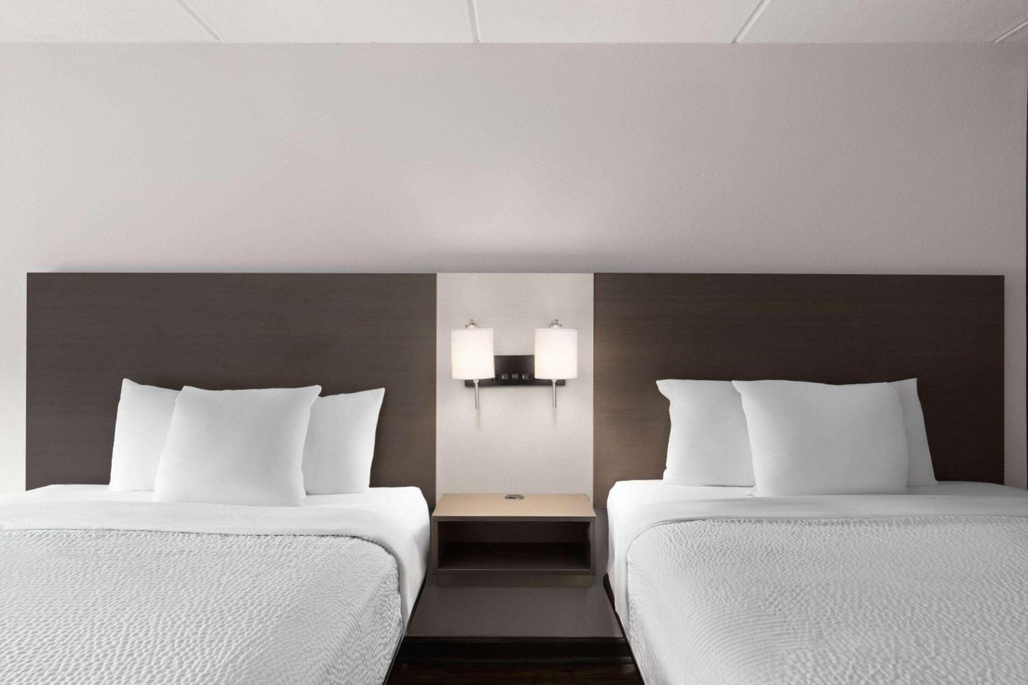Ramada By Wyndham Bainbridge Hotel Екстериор снимка