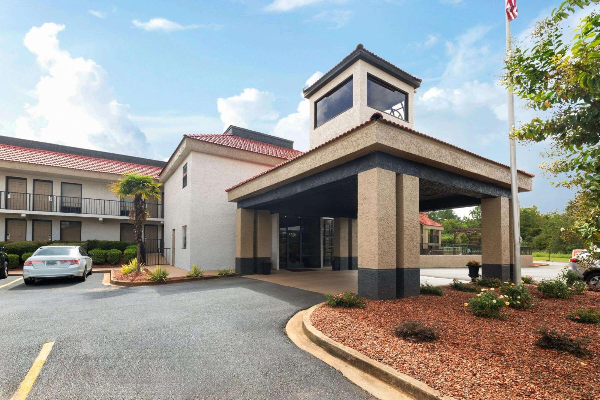 Ramada By Wyndham Bainbridge Hotel Екстериор снимка
