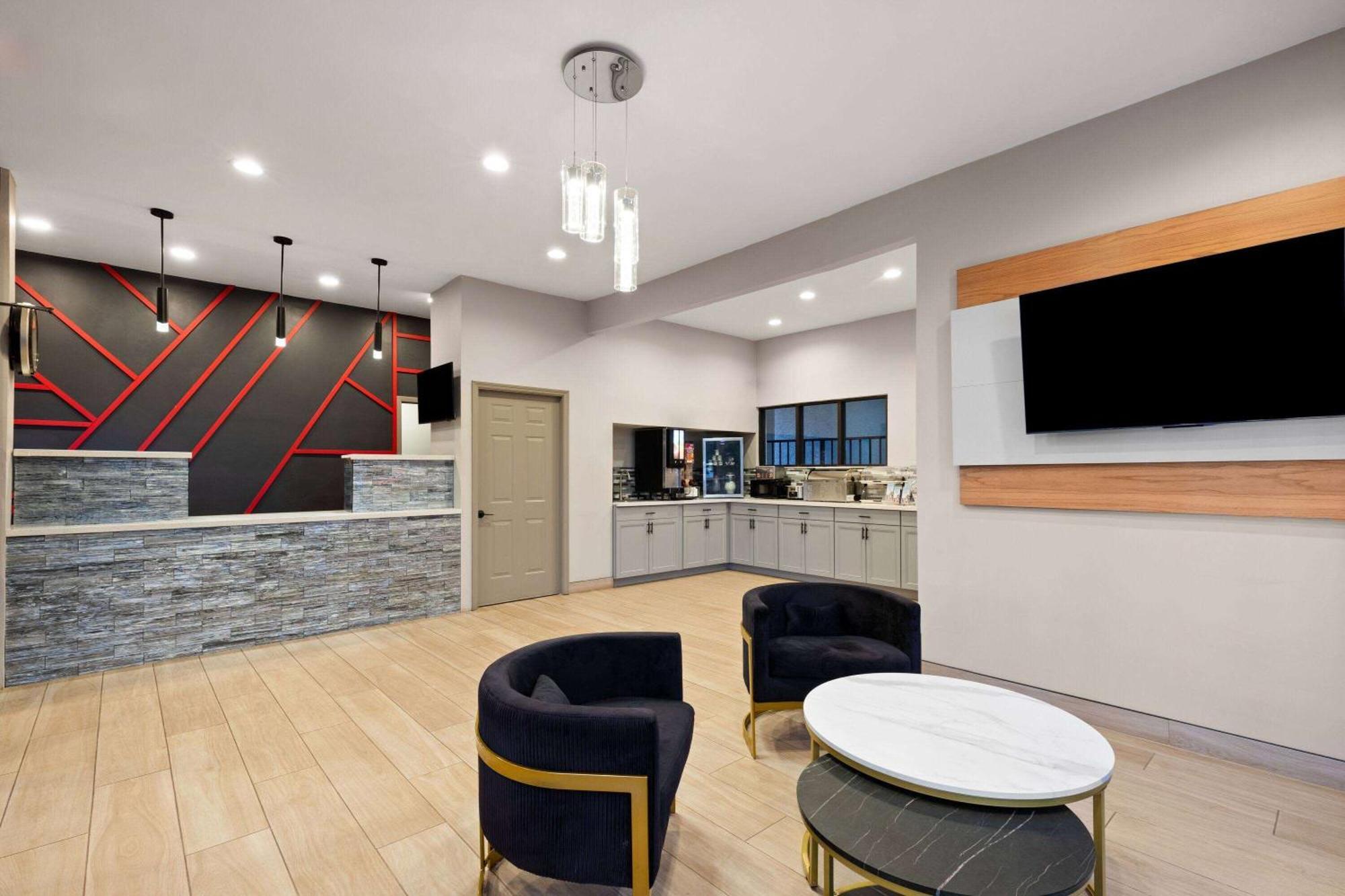 Ramada By Wyndham Bainbridge Hotel Екстериор снимка