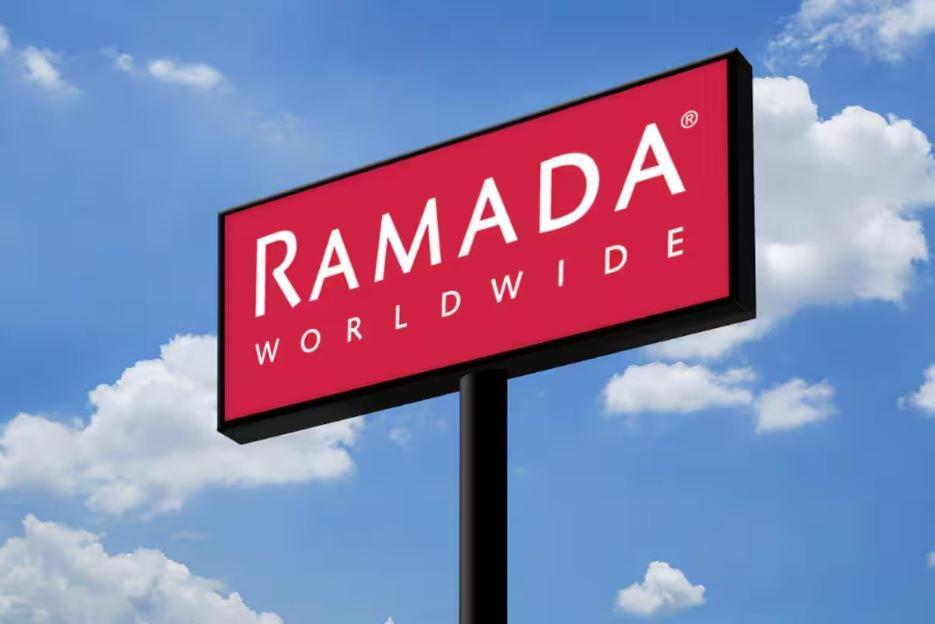 Ramada By Wyndham Bainbridge Hotel Екстериор снимка